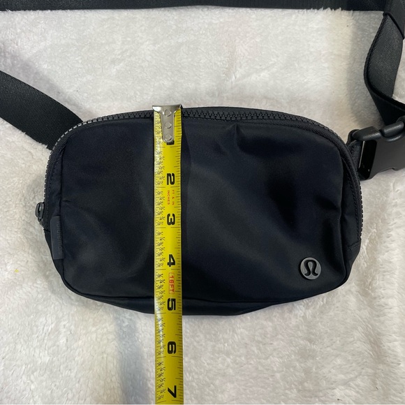 Lululemon OG Black Belt Bag - Picture 10 of 10